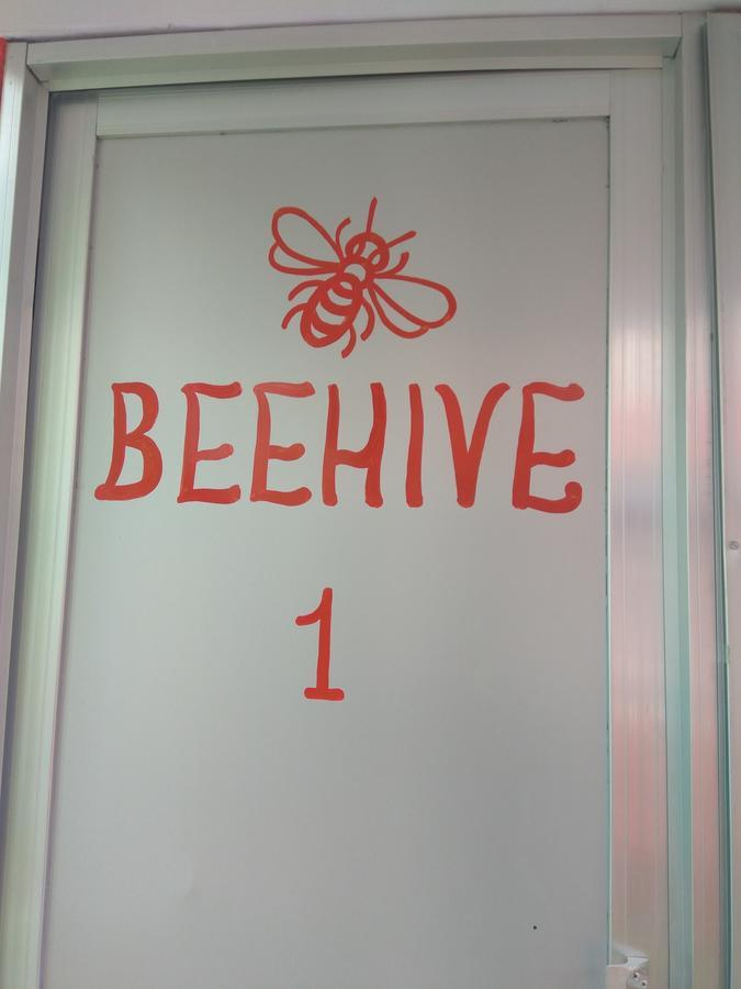 Beehive Hostel Катманду Экстерьер фото