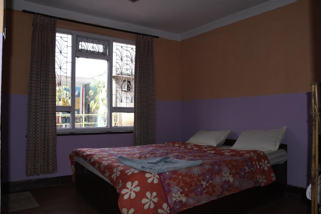 Beehive Hostel Катманду Экстерьер фото
