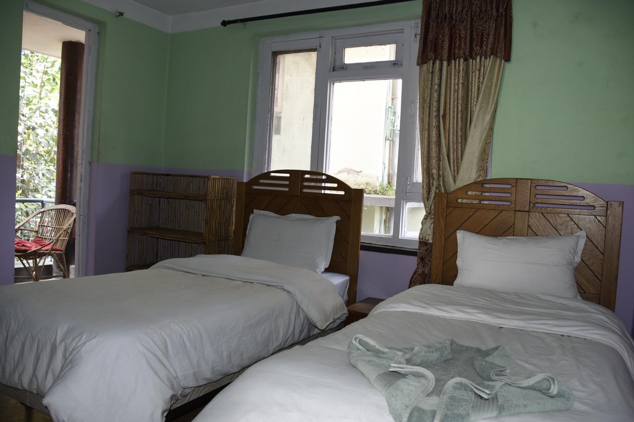 Beehive Hostel Катманду Экстерьер фото