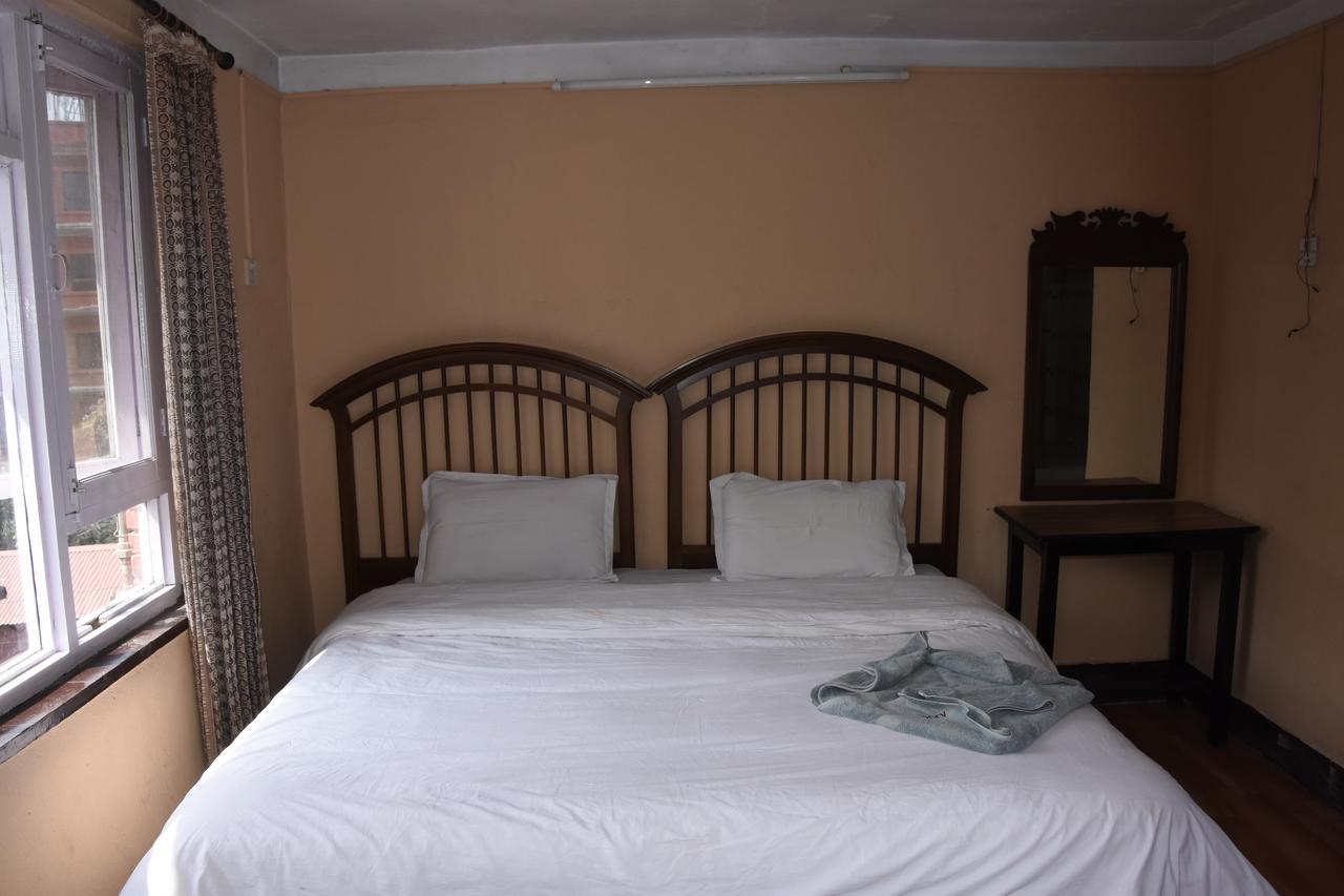 Beehive Hostel Катманду Экстерьер фото