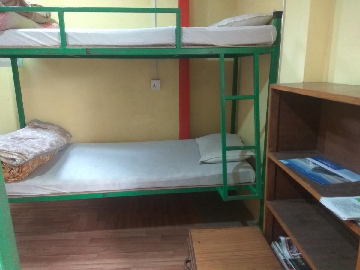 Beehive Hostel Катманду Экстерьер фото