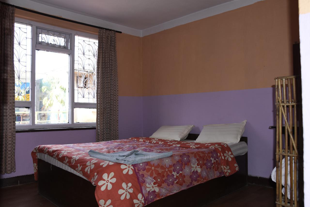 Beehive Hostel Катманду Экстерьер фото