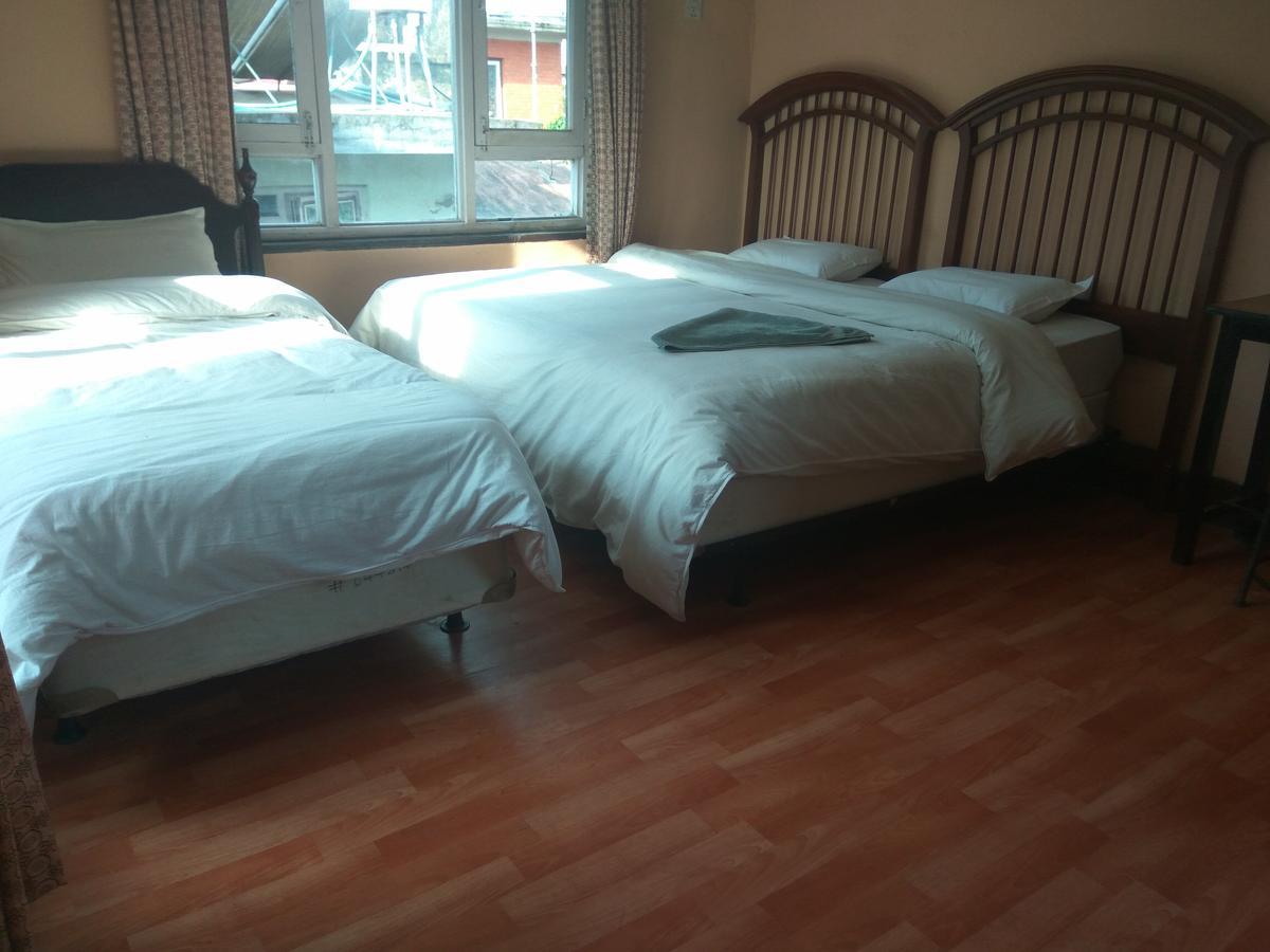 Beehive Hostel Катманду Экстерьер фото