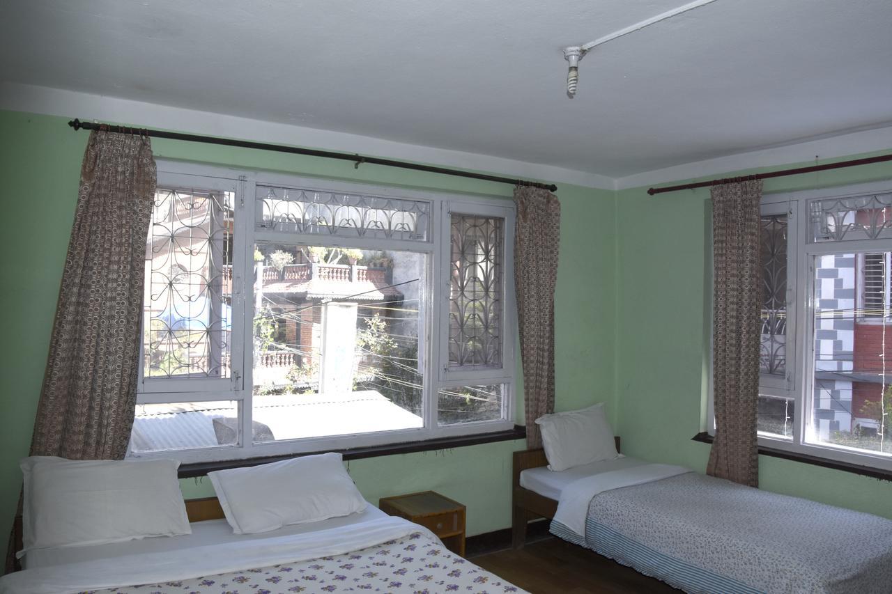 Beehive Hostel Катманду Экстерьер фото