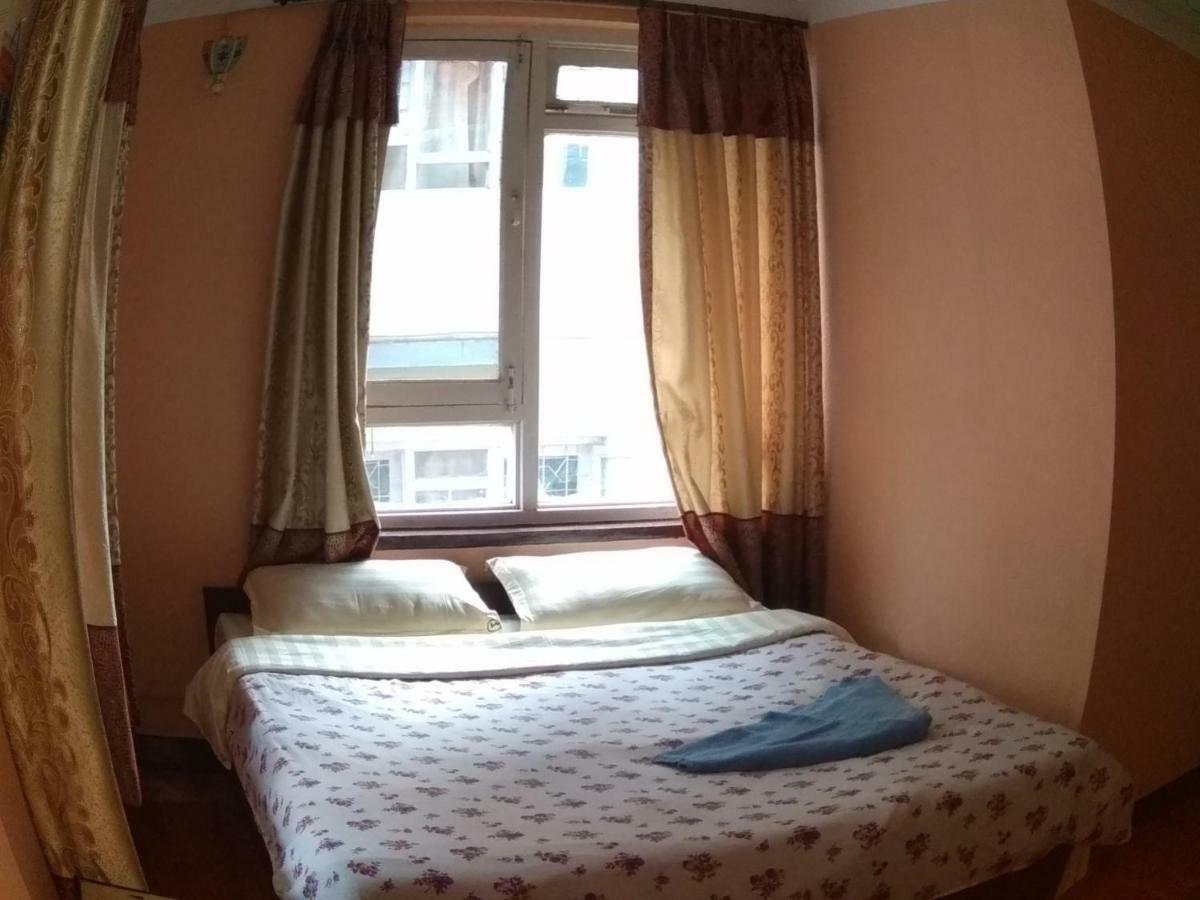 Beehive Hostel Катманду Экстерьер фото