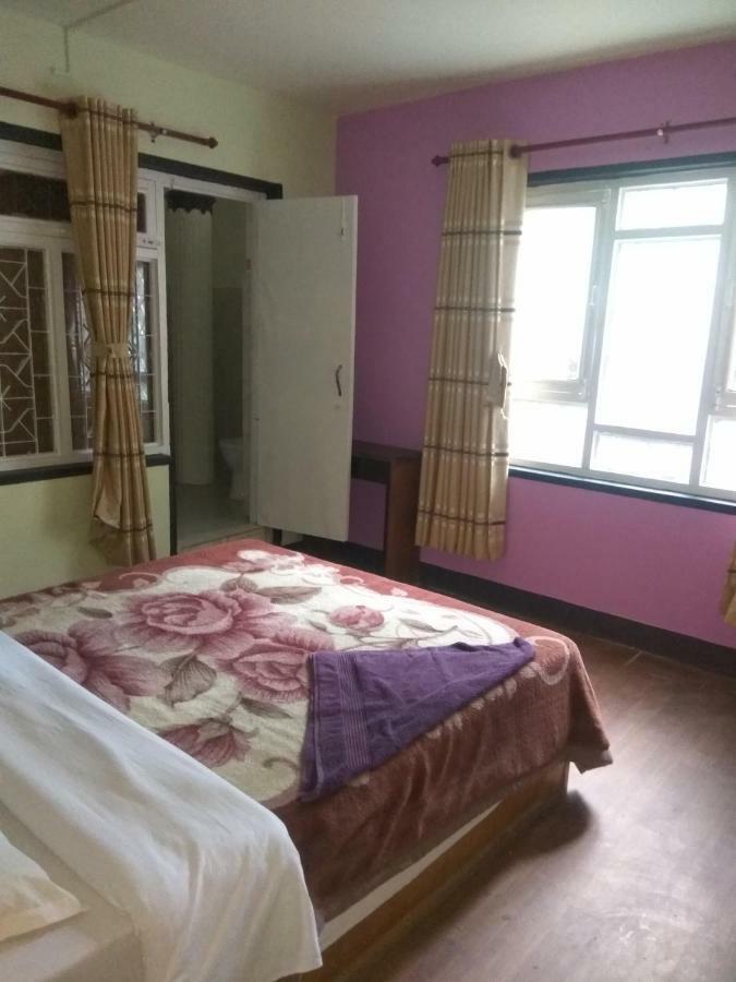 Beehive Hostel Катманду Экстерьер фото