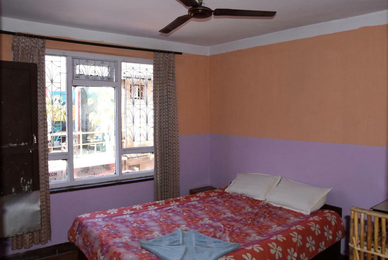Beehive Hostel Катманду Экстерьер фото