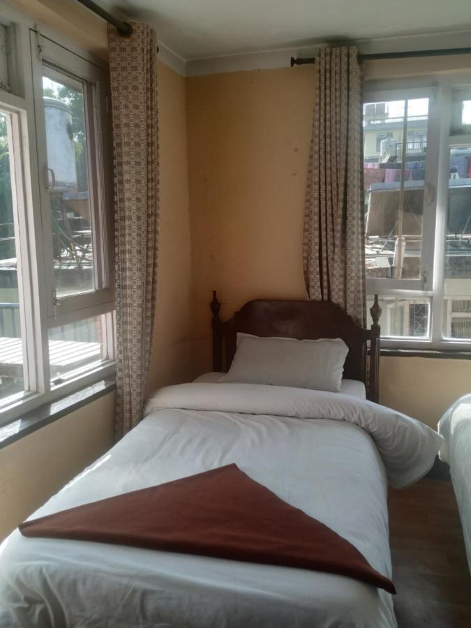 Beehive Hostel Катманду Экстерьер фото