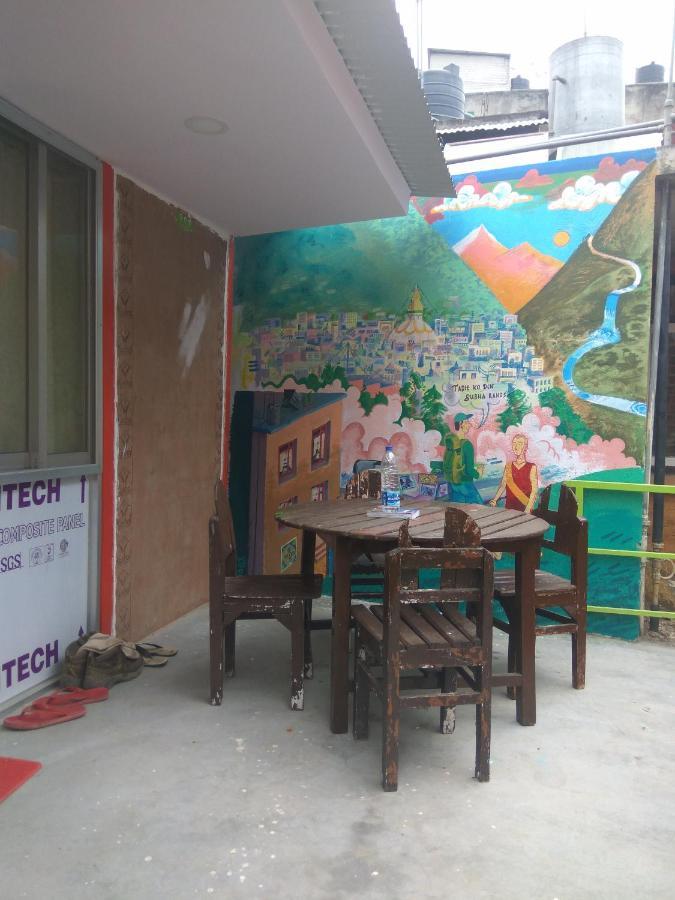 Beehive Hostel Катманду Экстерьер фото
