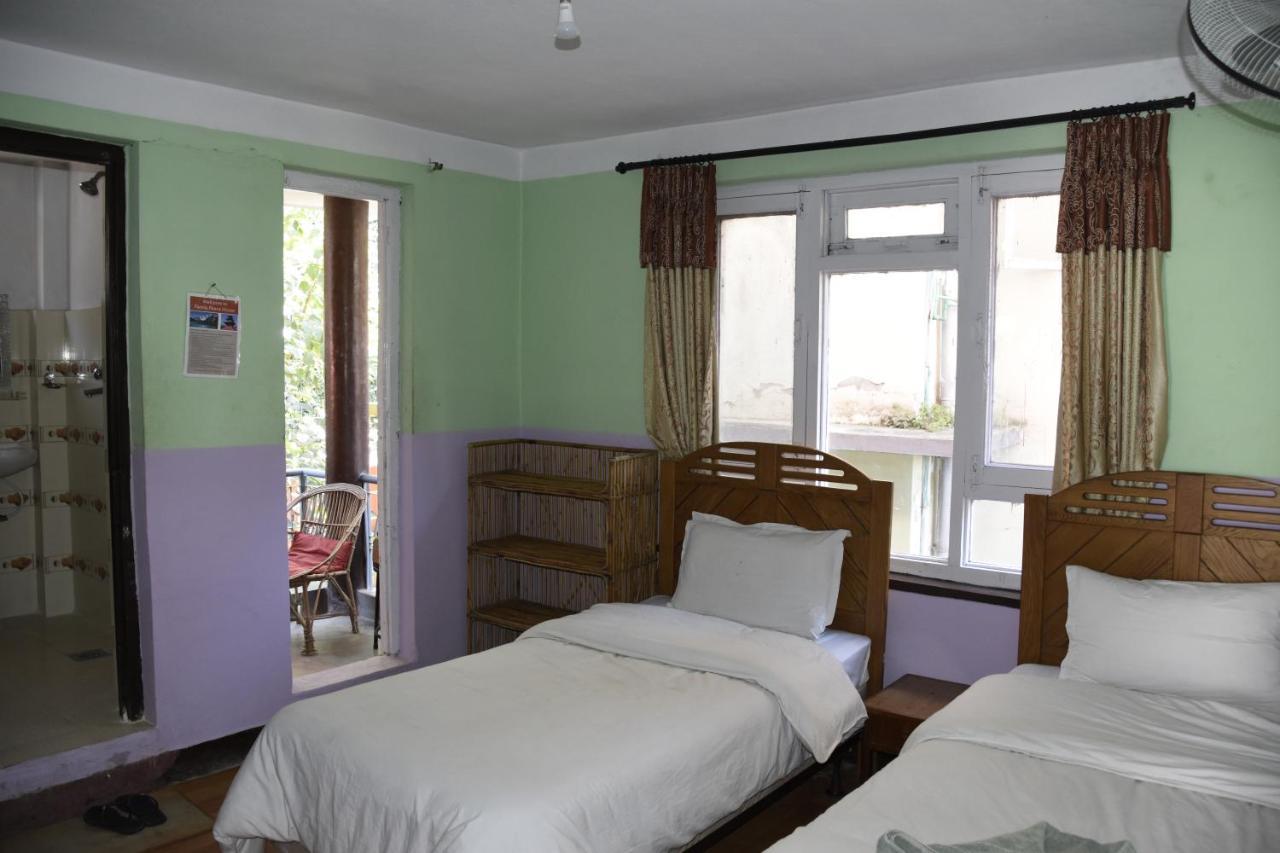 Beehive Hostel Катманду Экстерьер фото