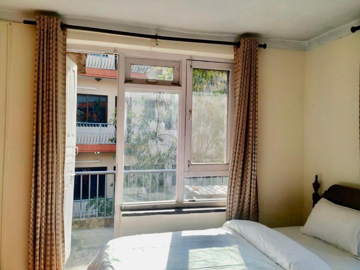 Beehive Hostel Катманду Экстерьер фото