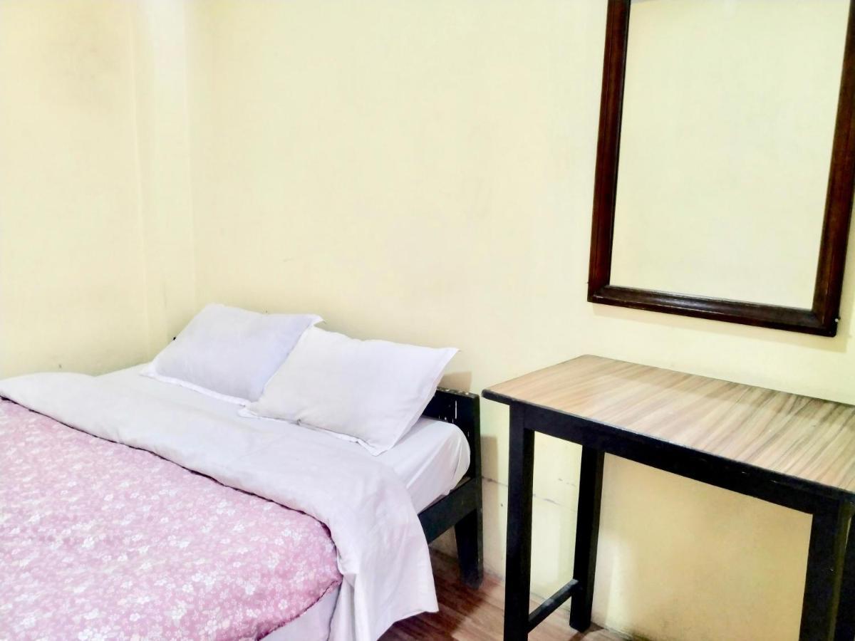 Beehive Hostel Катманду Экстерьер фото