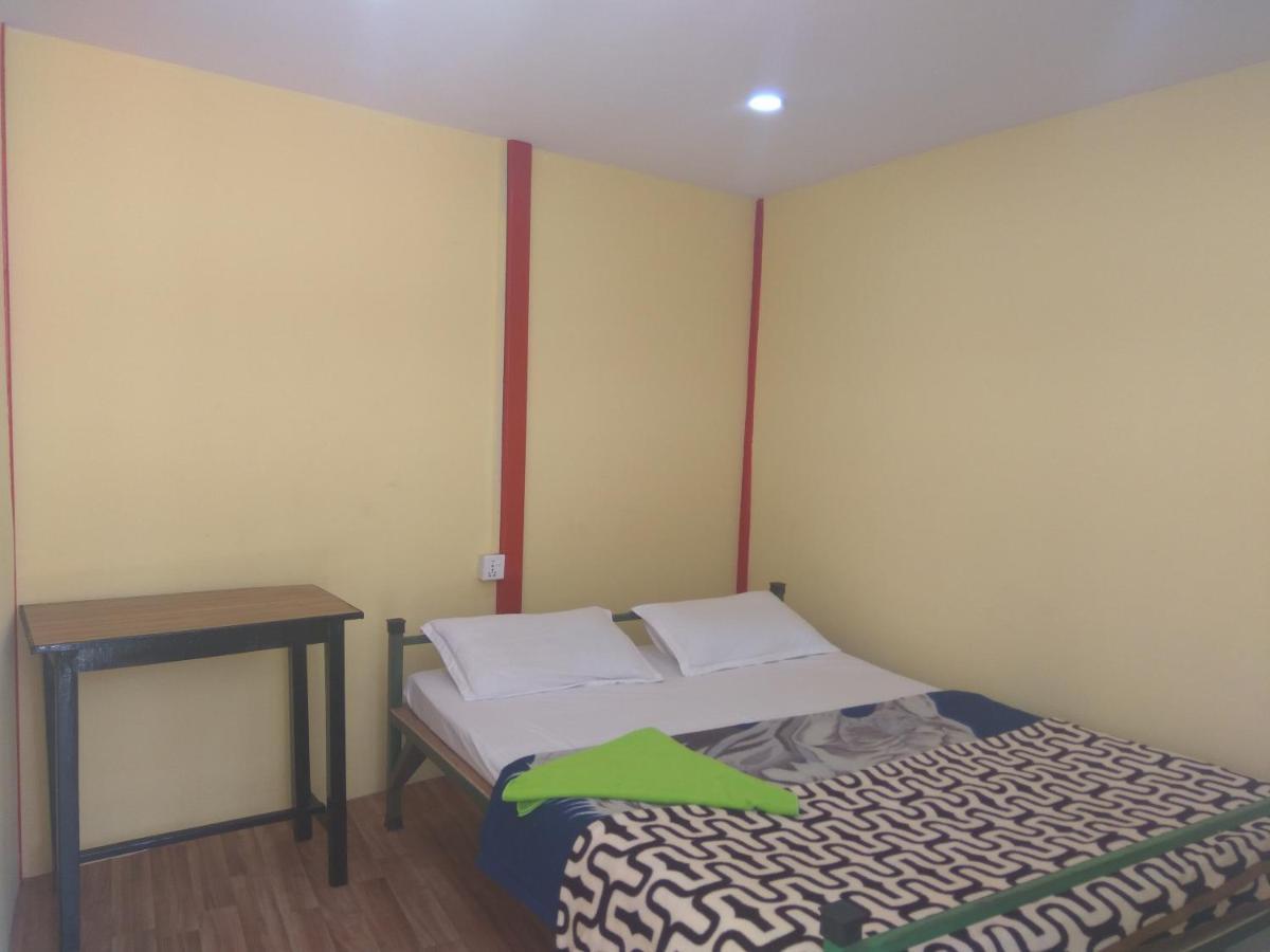 Beehive Hostel Катманду Экстерьер фото