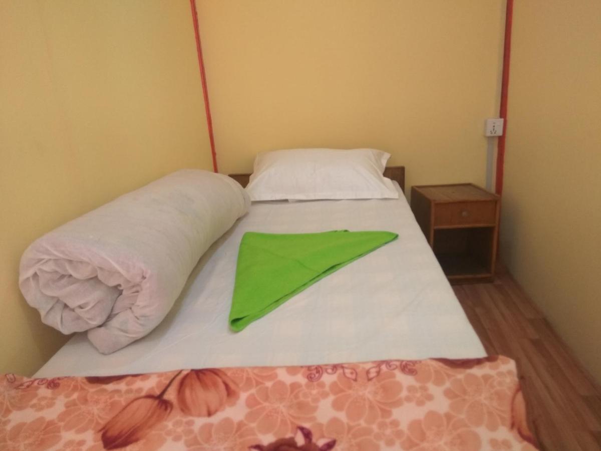 Beehive Hostel Катманду Экстерьер фото