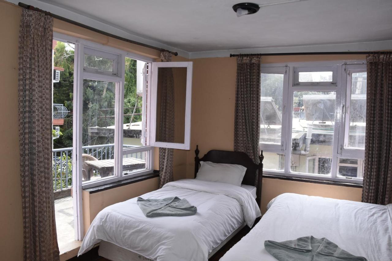 Beehive Hostel Катманду Экстерьер фото