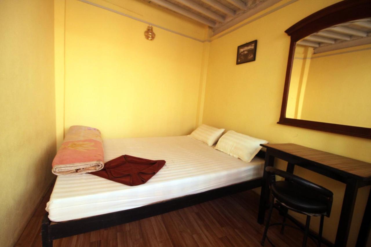 Beehive Hostel Катманду Экстерьер фото
