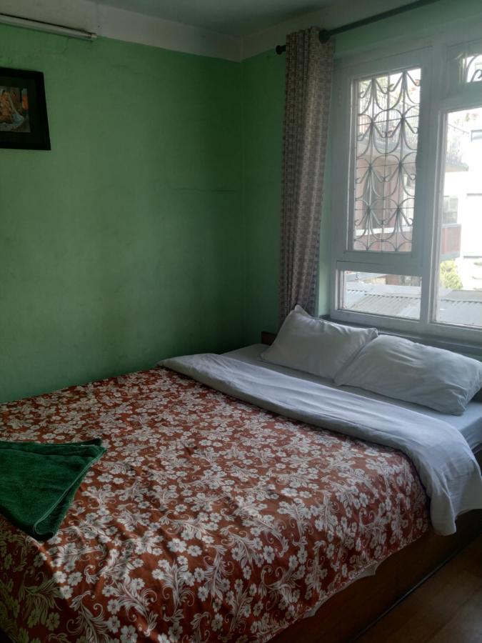 Beehive Hostel Катманду Экстерьер фото