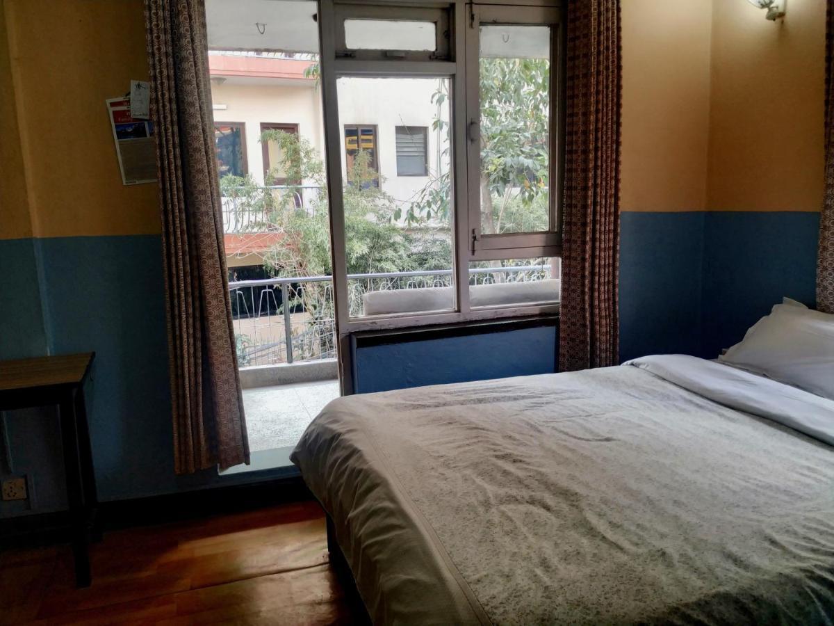 Beehive Hostel Катманду Экстерьер фото